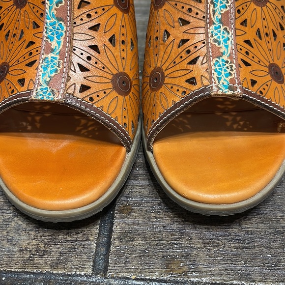 EUC Leather Slip on heels - Picture 4 of 8